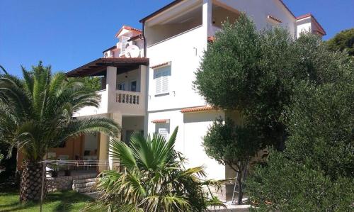 Apartments with a parking space Banjol Rab - 14134 - image 4