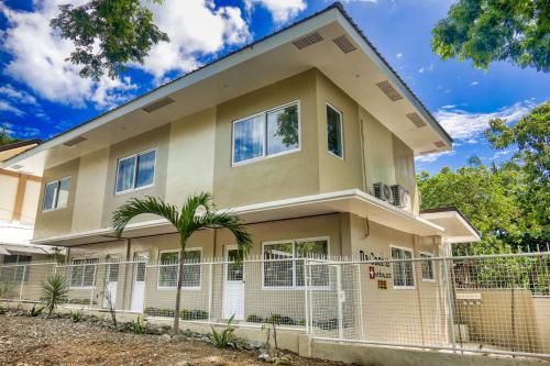 Da Casita Townhouses