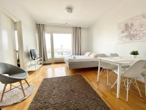 City Home Finland Tampella - City View, Own SAUNA, One Bedroom, Furnished Balcony and Great Location