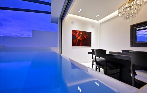 ALTO PSYRRI PENTHOUSE by K&K - image 4
