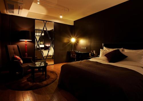room detail thumbnail 1