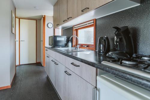 Chalet 41 - Haayse Bos Ouddorp - Not for companies - In the middle of nature near the beach - image 7