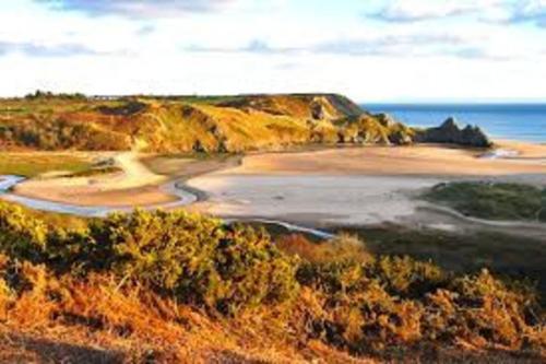 1-Bed Cottage on Coastal Pathway in South Wales