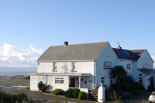 1-Bed Cottage on Coastal Pathway in South Wales