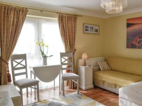 1-Bed Cottage on Coastal Pathway in South Wales - image 7