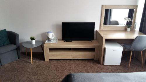 Triple Room with Balcony image 2