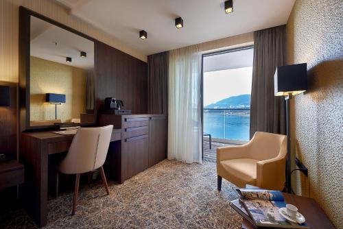 292175896 Hotel Zeta