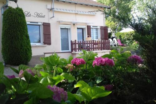 . La-Haut, gite-maison de vacances