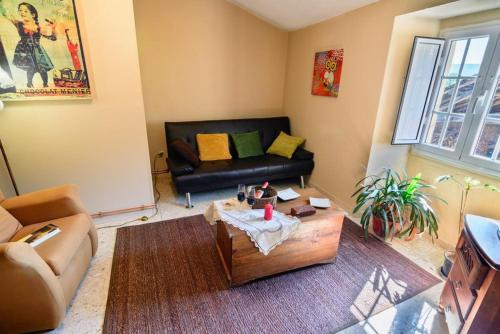  2 bedrooms house with enclosed garden and wifi at Baralla in Baralla