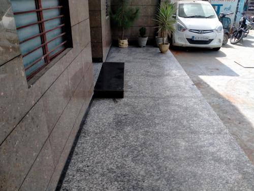 Ieeja, Hotel Alveera in Bijnor