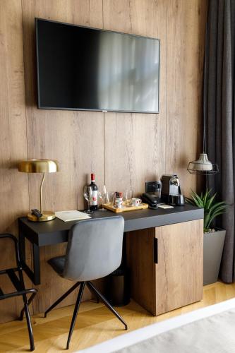 SCHUSTER Boarding House - image 9