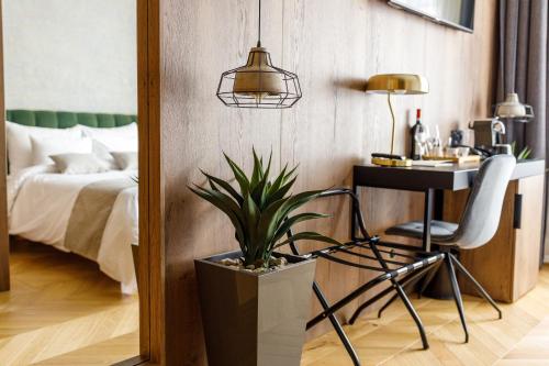 SCHUSTER Boarding House - main image