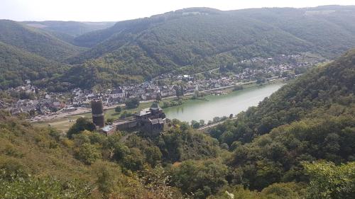 Ferienhaus Leopold mit Burgblick an der Mosel 4.1km von Münstermaifeld entfernt