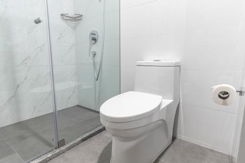 Del Prado Hotel - Photo 2