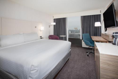 Crowne Plaza Kansas City Downtown an IHG Hotel - image 7