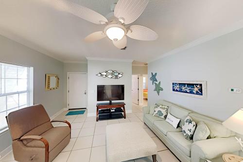 Adagio - Pool & Private Patio - Walk to Sportsplex Duplex - image 2