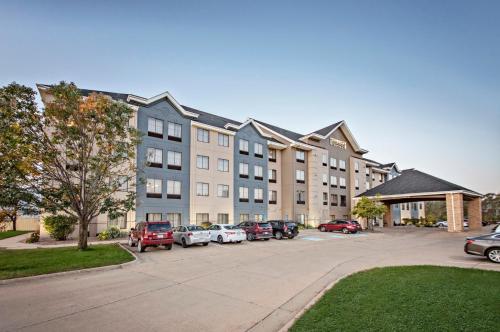 Staybridge Suites - Cedar Rapids North