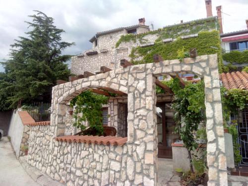 Entrada, Collins Apartments in Pula