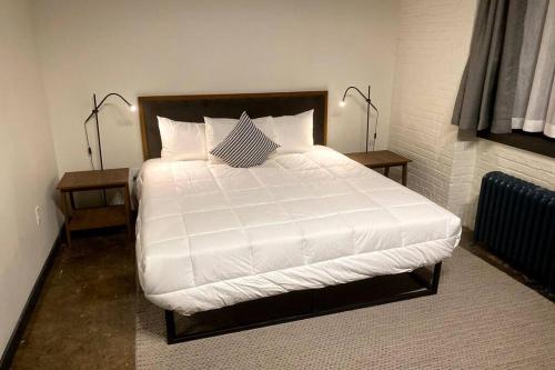3E-Spacious close to PITT/CMU/Carlow, Sleeps 4 in Pittsburgh, USA