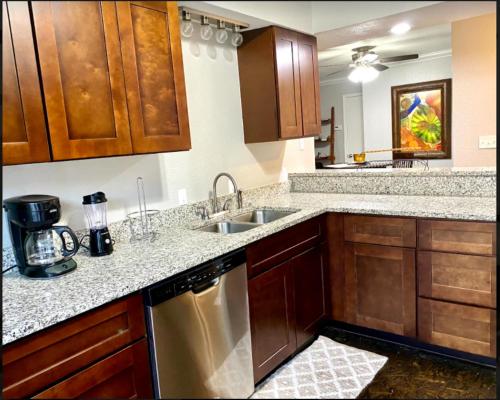 Private Bedroom Suite - Communal House near Integris United States