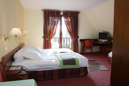 room detail thumbnail 1