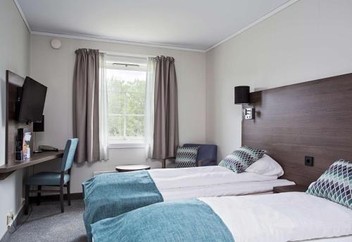 Scandic Leknes Lofoten Set in a prime location of Leknes, Best Western Lofoten Hotel puts everything the city has to offer just outside your doorstep. The hotel offers a wide range of amenities and perks to ensure you have 