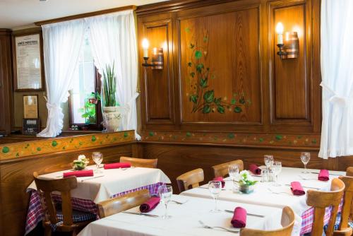 Logis Hotel Restaurant A L'Etoile - 레스토랑