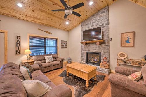 Cabin w/ Hot Tub & Grill - 6 Mi to Broken Bow Lake, Stephens Gap (photo 4)