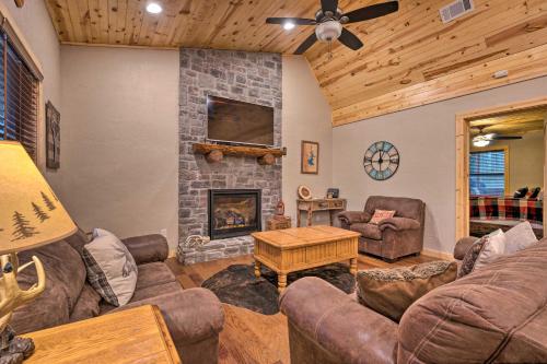 Cabin w/ Hot Tub & Grill - 6 Mi to Broken Bow Lake, Stephens Gap (photo 5)