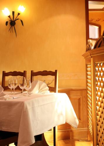 Logis Hotel Restaurant A L'Etoile - 레스토랑
