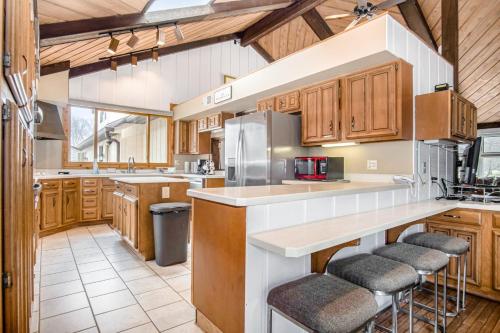 Harbor Country Family Lodge - image 5