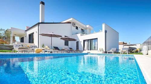 Elegant Villa Dolcea with a swimming pool Buje