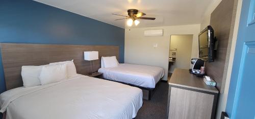 Beachwalker Inn & Suites