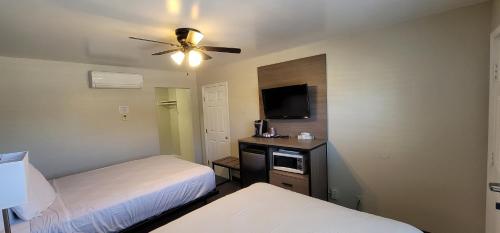 Beachwalker Inn & Suites