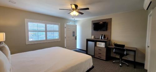 Beachwalker Inn & Suites