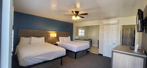 Beachwalker Inn & Suites