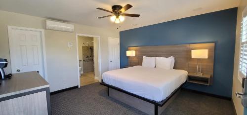 Beachwalker Inn & Suites