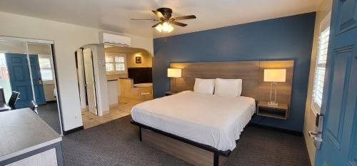 Beachwalker Inn & Suites