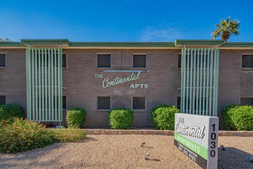 WanderJaunt -- Classic Downtown Phoenix Apartments - main image