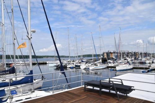 fewo1846 - Floatinghouse - Hausboot mit 2 Schlafzimmern in der Marina Sonwik