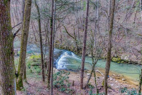 A Waterfall Retreat in Sevierville, USA