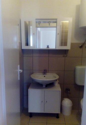 Apartment Igo - 40m from beach - image 8