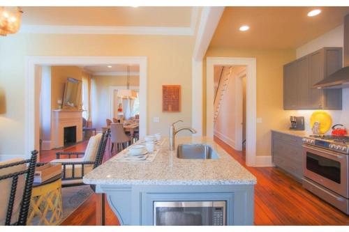 Gaston Estate Main by Lucky Savannah - image 2