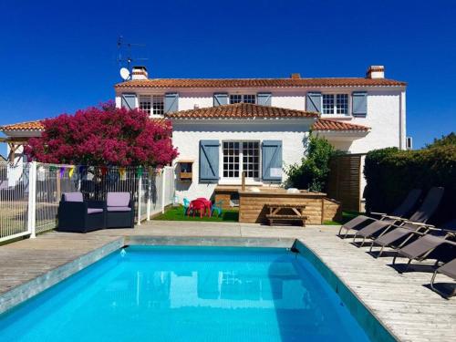 6 bedrooms, sleeps 15 babies, near sandy beaches, village location gîte à louer Le Bernard