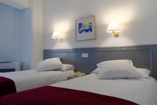 Hotel Vigo Plaza Hotel Vigo Plaza is perfectly located for both business and leisure guests in Vigo. The property features a wide range of facilities to make your stay a pleasant experience. Service-minded staff will 