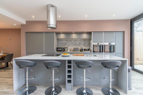 33 Percy Street - main image