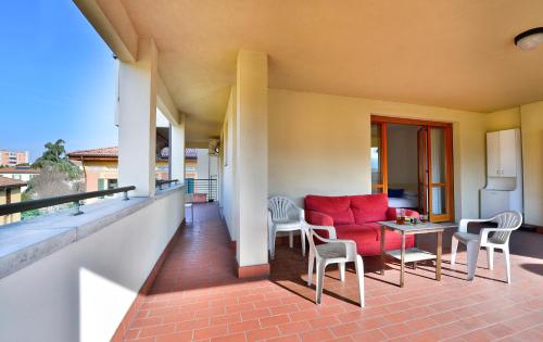 Studio Apartment image 3