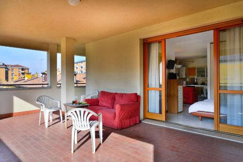 Studio Apartment image 2