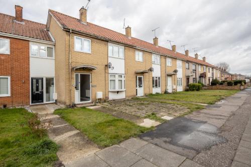 Kilátás, Remaj Serviced Accommodation, sleeps 7 & free parking in Lee Chapel North