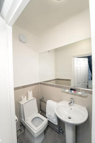 Park Lane Apartments Crawford Place - image 2